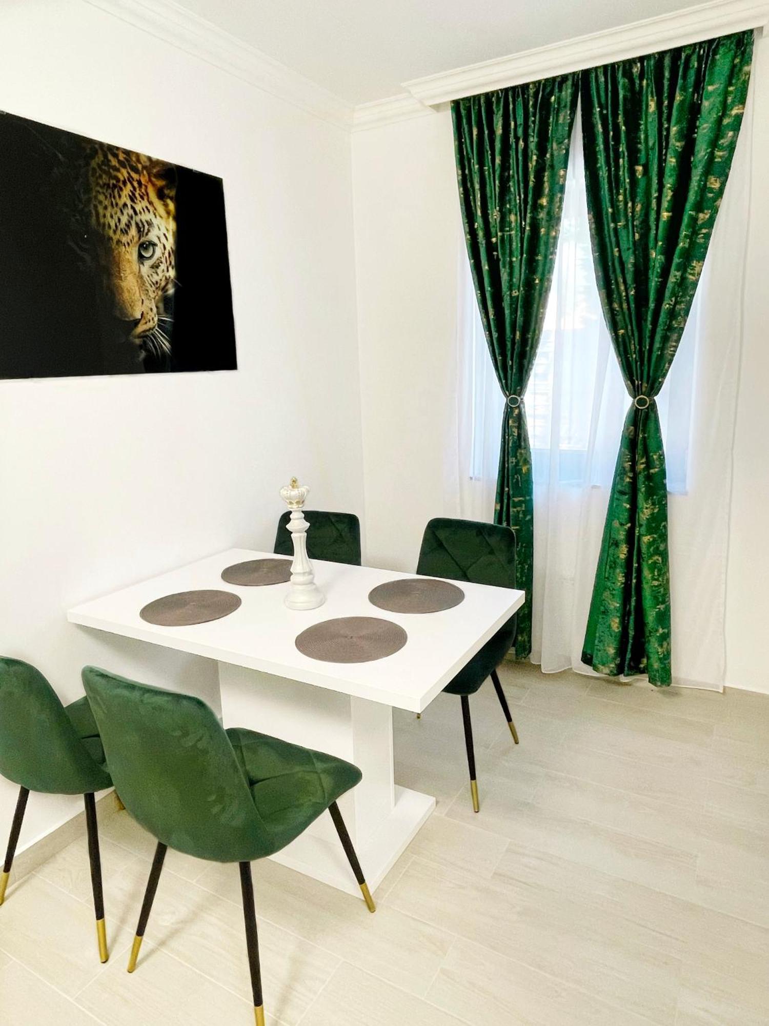 Rv Premium Apartments อาราด ภายนอก รูปภาพ